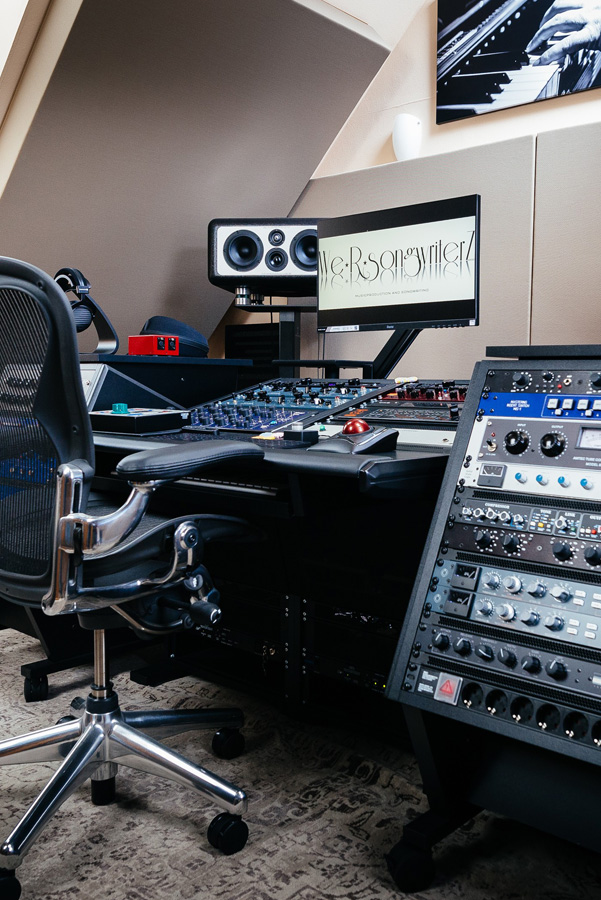 Farzi Rahnavard's Studio